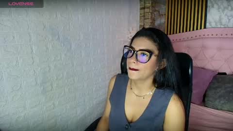 Snapshot of aisha__cambell chatting on 05/02/26, 10:42 aisha__cambell online show from 05/02/26, 10:42