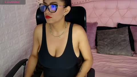 Snapshot of aisha__cambell chatting on 05/04/26, 10:33 aisha__cambell online show from 05/04/26, 10:33