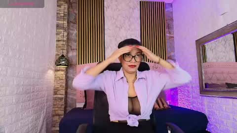 Snapshot of aisha__cambell chatting on 05/31/26, 10:44 aisha__cambell online show from 05/31/26, 10:44