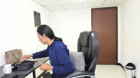 Aisha online show from 03/30/26, 03:51