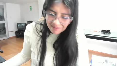 Snapshot of aisha_latina chatting on 05/27/26, 03:31 Katie online show from 05/27/26, 03:31