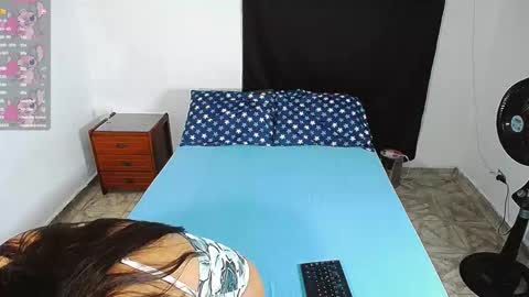 Snapshot of aisha_stacey0410 chatting on 09/10/25, 10:21 aisha_stacey0410 online show from 09/10/25, 10:21