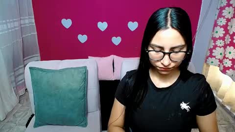 aisha_stacey0410 online show from 05/25/26, 12:55