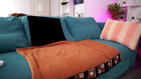 Aisha online show from 11/12/25, 10:04