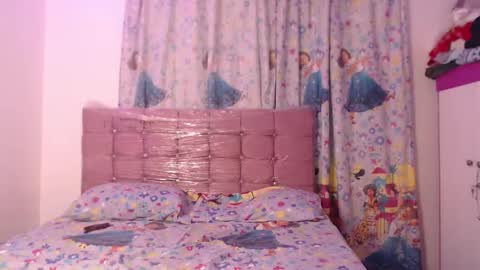 Aisha online show from 12/13/25, 09:09