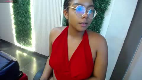 Snapshot of aitanav chatting on 06/15/26, 02:47 Aitana online show from 06/15/26, 02:47