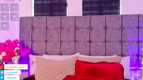 Queen Dumont   online show from 02/04/26, 05:41