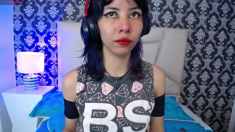 A K A N E  U W U online show from 12/10/24, 12:27