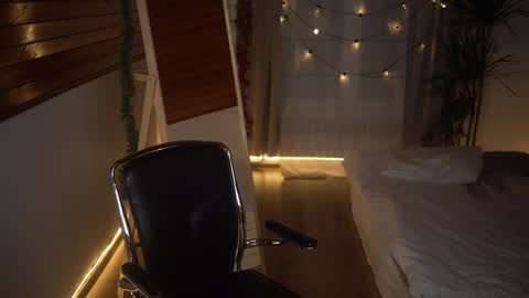 Akaneiro online show from 12/18/24, 04:39