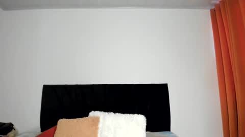 Snapshot of akanekihm chatting on 05/14/26, 11:06 MIRANDA online show from 05/14/26, 11:06