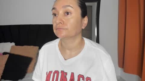 Snapshot of akanekihm chatting on 05/20/26, 10:10 MIRANDA online show from 05/20/26, 10:10