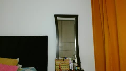 Snapshot of akanekihm chatting on 06/17/26, 09:12 MIRANDA online show from 06/17/26, 09:12