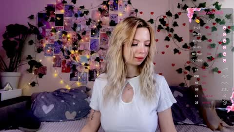 Akari online show from 04/11/26, 07:45