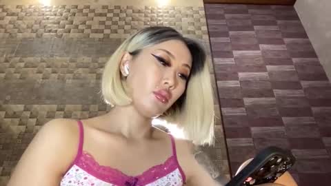 Akemi online show from 10/08/25, 05:10