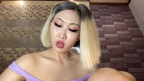 Akemi online show from 10/12/25, 07:13