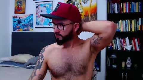 Snapshot of akiles_r chatting on 10/22/25, 10:42 akiles online show from 10/22/25, 10:42