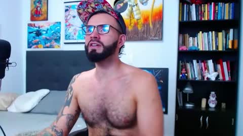 Snapshot of akiles_r chatting on 10/28/25, 11:51 akiles online show from 10/28/25, 11:51