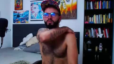 Snapshot of akiles_r chatting on 10/29/25, 11:17 akiles online show from 10/29/25, 11:17