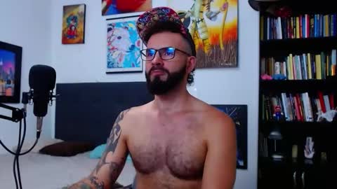 Snapshot of akiles_r chatting on 11/06/25, 11:37 akiles online show from 11/06/25, 11:37