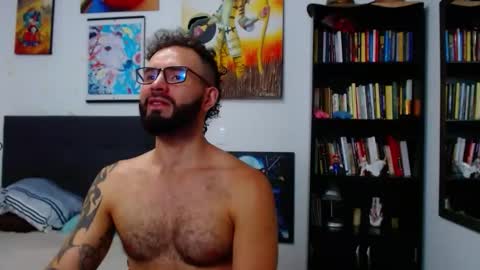 Snapshot of akiles_r chatting on 11/12/25, 11:03 akiles online show from 11/12/25, 11:03