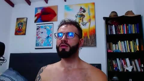 Snapshot of akiles_r chatting on 11/19/25, 11:05 akiles online show from 11/19/25, 11:05