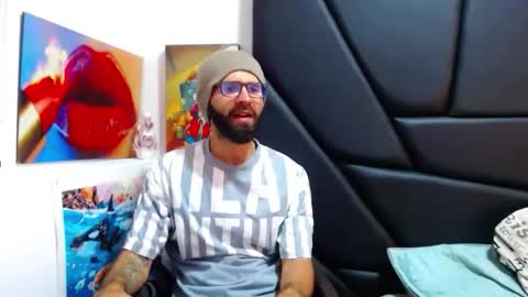 Snapshot of akiles_r chatting on 03/18/26, 11:30 akiles online show from 03/18/26, 11:30