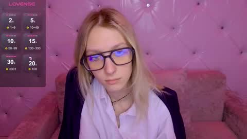 akiro_kim online show from 03/10/26, 03:33