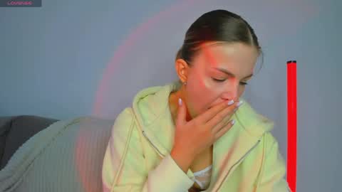 Snapshot of akylinagold chatting on 05/27/26, 01:57 A. online show from 05/27/26, 01:57