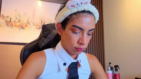 Snapshot of alahia__rodriguez chatting on 07/19/26, 01:26 Alahia Rodriguez online show from 07/19/26, 01:26