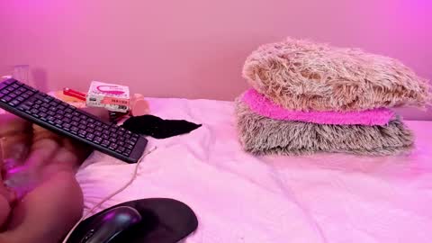 Snapshot of alahia_betancur chatting on 01/18/25, 03:27 Alahia  online show from 01/18/25, 03:27