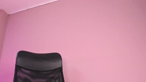 Snapshot of alahia_betancur chatting on 02/26/25, 04:35 Alahia  online show from 02/26/25, 04:35