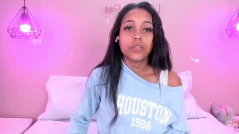 Snapshot of alahia_betancur chatting on 03/06/25, 12:30 Alahia  online show from 03/06/25, 12:30