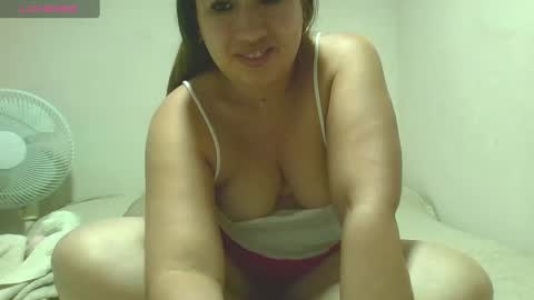 Snapshot of alahia_fox chatting on 12/29/24, 01:56 alahia online show from 12/29/24, 01:56