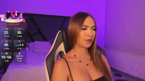 Snapshot of alahiaa1_ chatting on 10/17/25, 04:26 Alahia online show from 10/17/25, 04:26