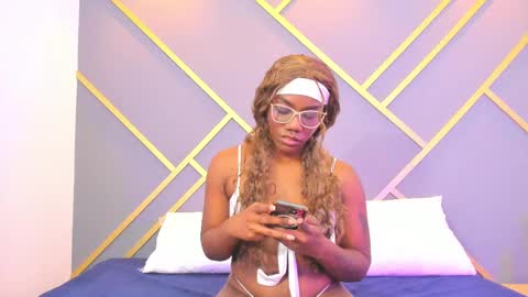 Snapshot of alaia_colins chatting on 02/10/25, 03:13 alaia_colins online show from 02/10/25, 03:13