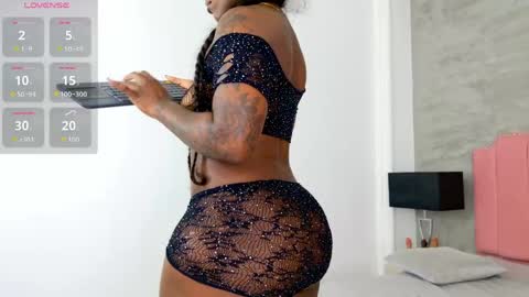 Snapshot of alaia_colins chatting on 05/27/26, 01:46 alaia_colins online show from 05/27/26, 01:46