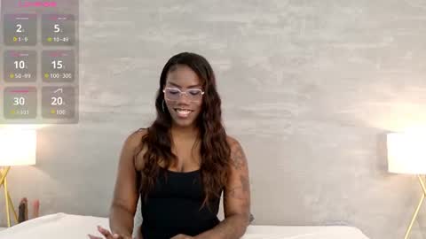Snapshot of alaia_colins chatting on 06/27/26, 01:43 alaia_colins online show from 06/27/26, 01:43