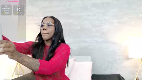 Snapshot of alaia_colins chatting on 08/08/26, 12:35 alaia_colins online show from 08/08/26, 12:35