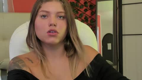 Snapshot of alaia_greyy chatting on 05/21/26, 01:29 Alaia online show from 05/21/26, 01:29