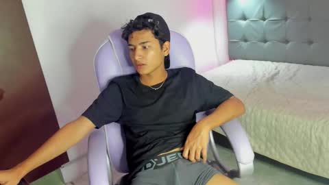 Snapshot of alamgrey_ chatting on 10/09/25, 03:43 Alam online show from 10/09/25, 03:43