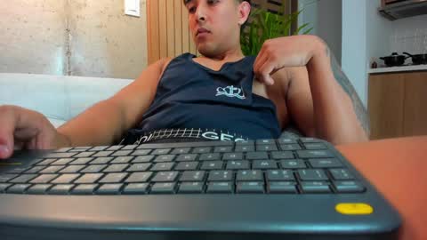 Snapshot of alan_greek_1 chatting on 12/04/24, 02:20 Alan greek online show from 12/04/24, 02:20