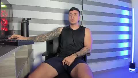 Snapshot of alan_muscle chatting on 06/11/26, 02:33 Alan online show from 06/11/26, 02:33