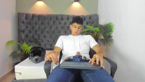 Snapshot of alan_redinger chatting on 09/15/25, 01:00 Alan online show from 09/15/25, 01:00