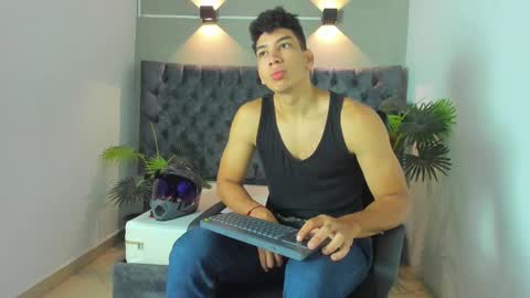 Snapshot of alan_redinger chatting on 09/16/25, 01:12 Alan online show from 09/16/25, 01:12