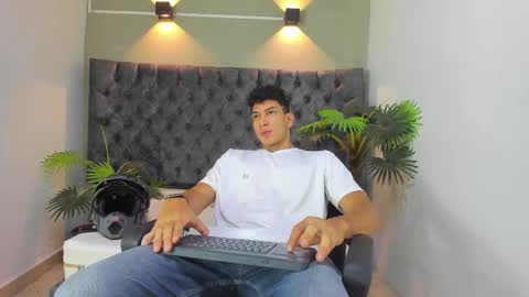 Snapshot of alan_redinger chatting on 09/18/25, 01:02 Alan online show from 09/18/25, 01:02