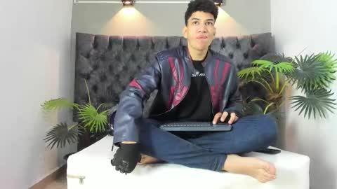 Snapshot of alan_redinger chatting on 10/05/25, 12:58 Alan online show from 10/05/25, 12:58