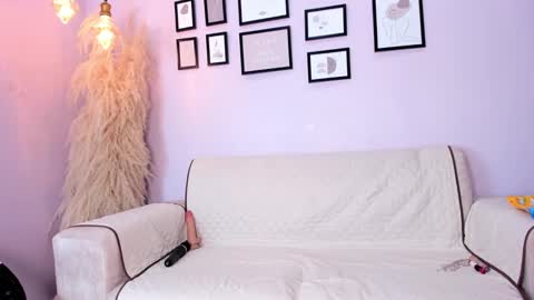 Alana online show from 02/19/25, 12:55