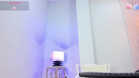 Snapshot of alana__rossetti chatting on 05/06/26, 03:02 Alana online show from 05/06/26, 03:02