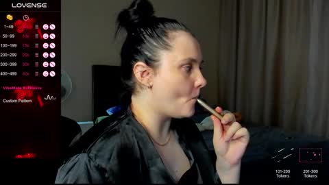 Snapshot of alanabrox chatting on 11/05/25, 12:21 Julia online show from 11/05/25, 12:21