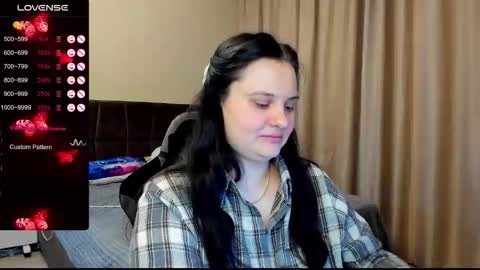 Snapshot of alanabrox chatting on 11/06/25, 07:48 Julia online show from 11/06/25, 07:48